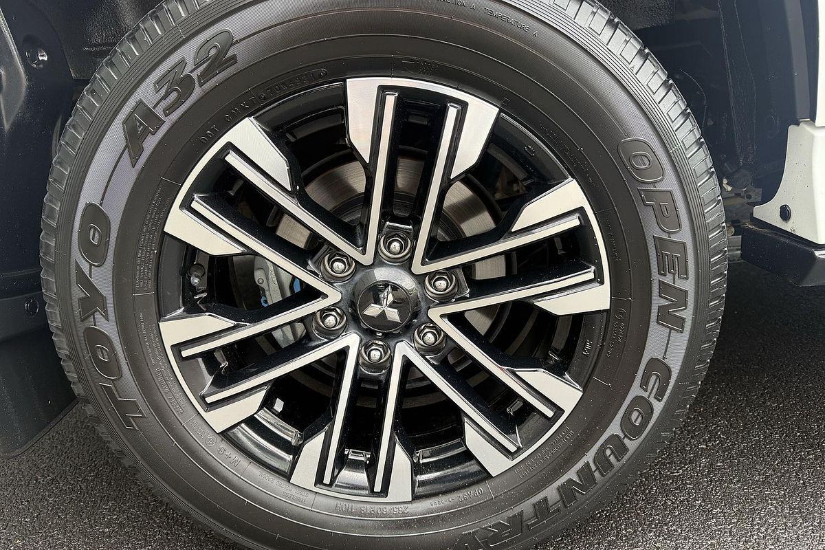 2022 Mitsubishi Pajero Sport GLS QF