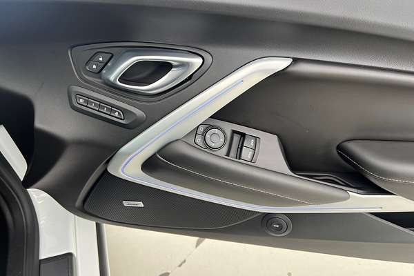 2018 Chevrolet Camaro 2SS thumb-9