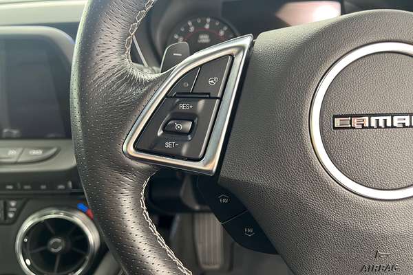 2018 Chevrolet Camaro 2SS thumb-11