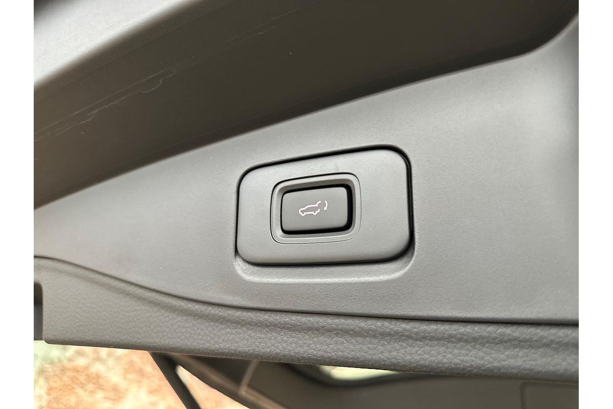 2025 Isuzu MU-X LS-T