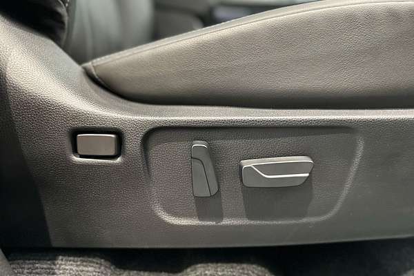 2025 Isuzu MU-X LS-T