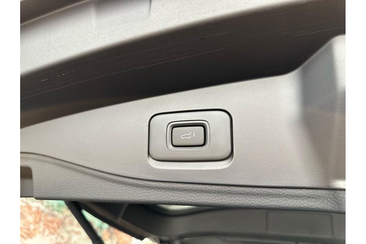 2025 Isuzu MU-X LS-T