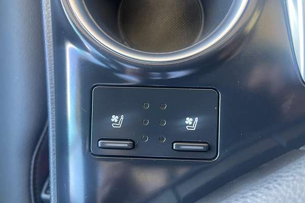 2018 Toyota Camry SL ASV70R