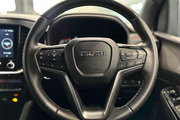 2025 Isuzu MU-X X-TERRAIN