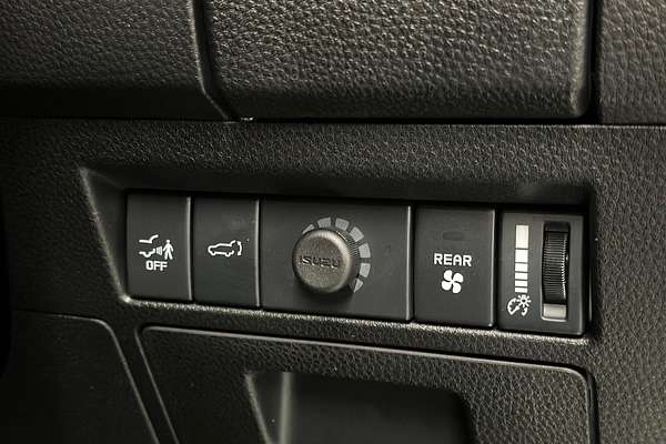 2025 Isuzu MU-X X-TERRAIN