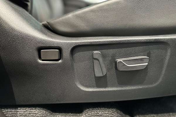 2025 Isuzu MU-X X-TERRAIN