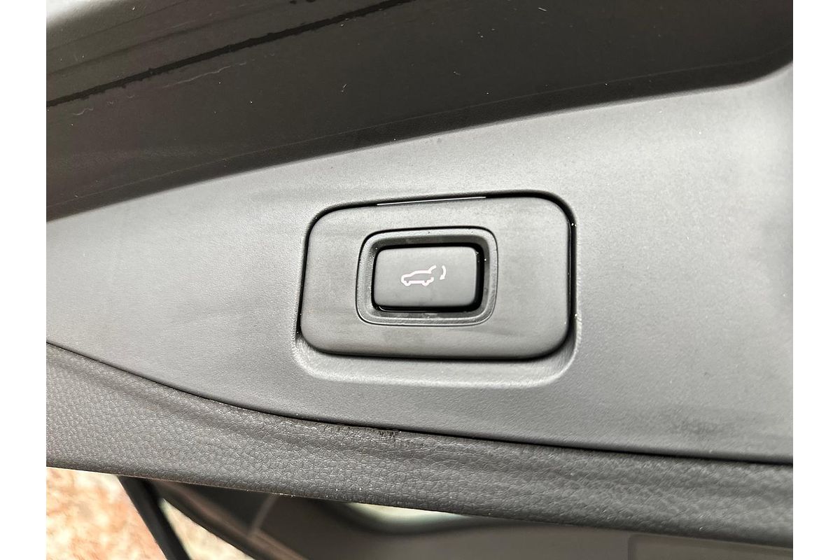 2025 Isuzu MU-X X-TERRAIN