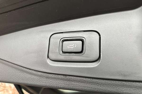 2025 Isuzu MU-X X-TERRAIN