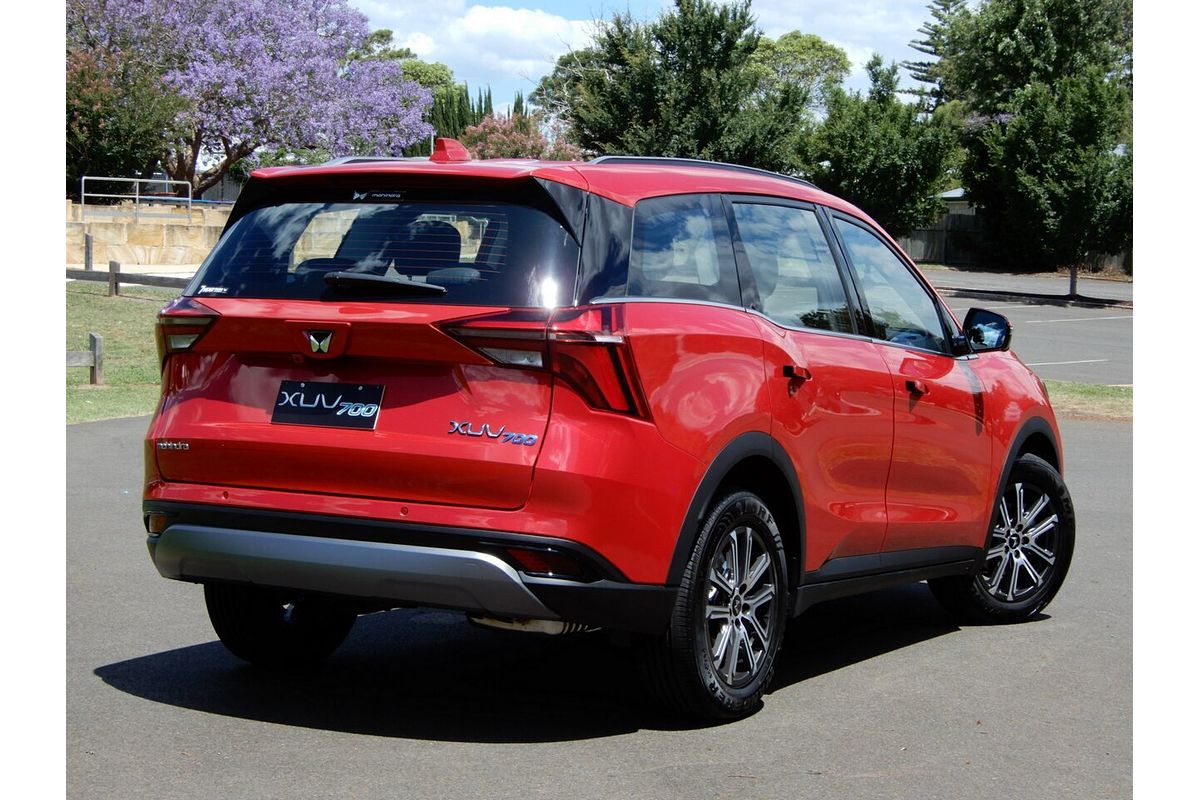 2025 Mahindra XUV700 AX7L