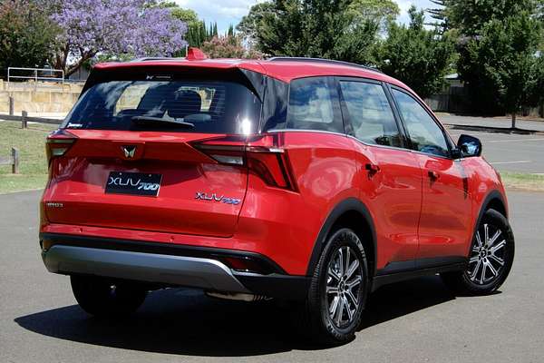 2025 Mahindra XUV700 AX7L