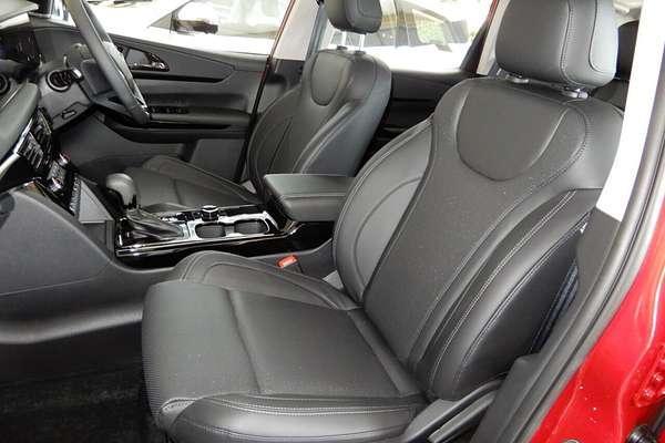 2025 Mahindra XUV700 AX7L