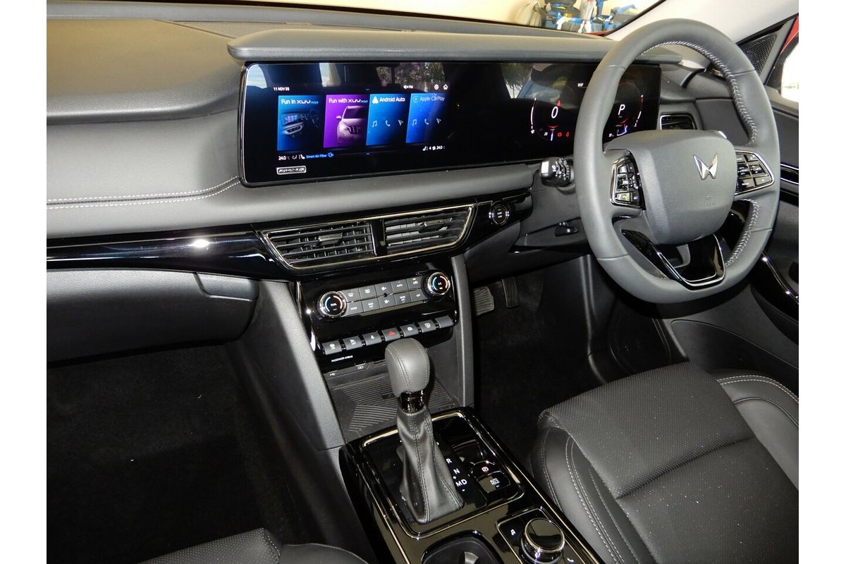 2025 Mahindra XUV700 AX7L