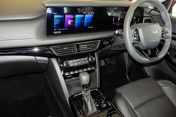 2025 Mahindra XUV700 AX7L