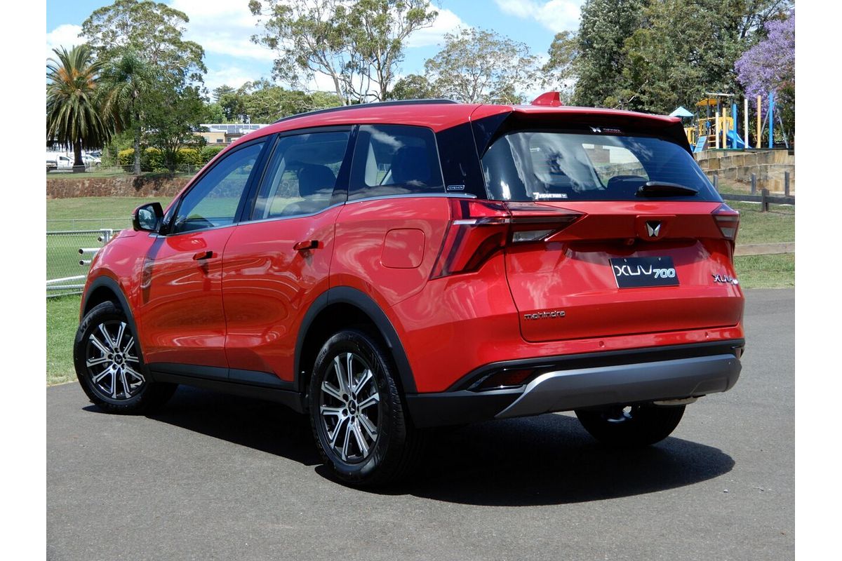 2025 Mahindra XUV700 AX7L