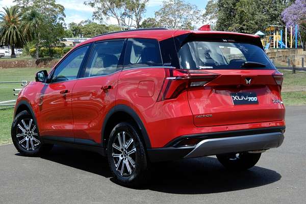 2025 Mahindra XUV700 AX7L