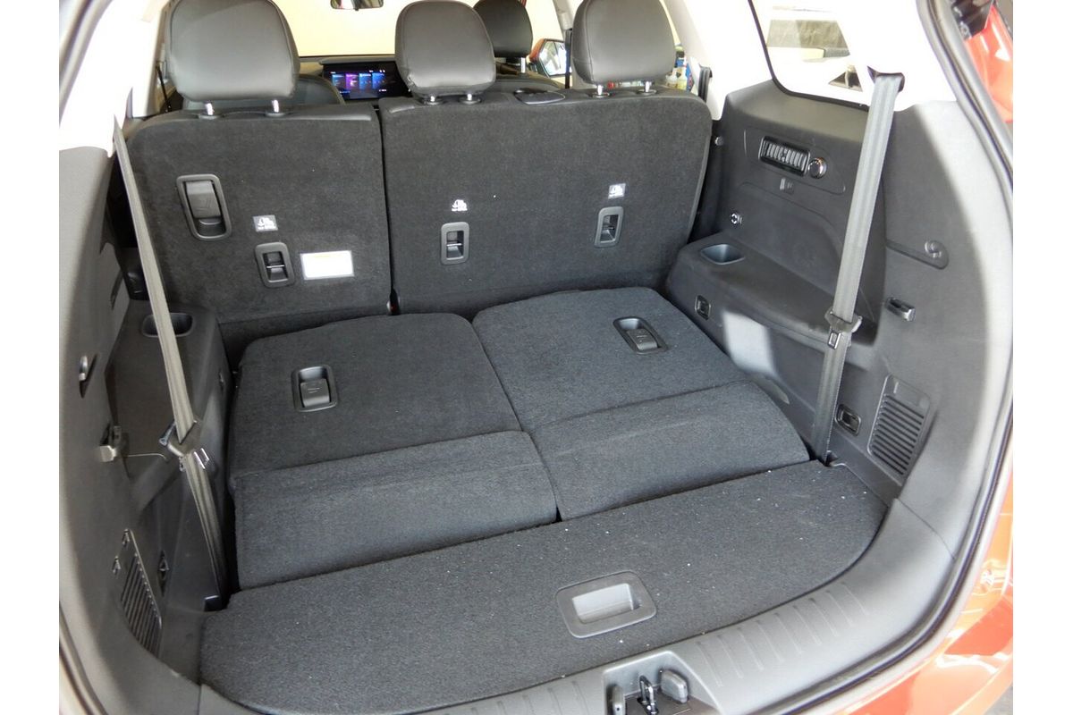 2025 Mahindra XUV700 AX7L