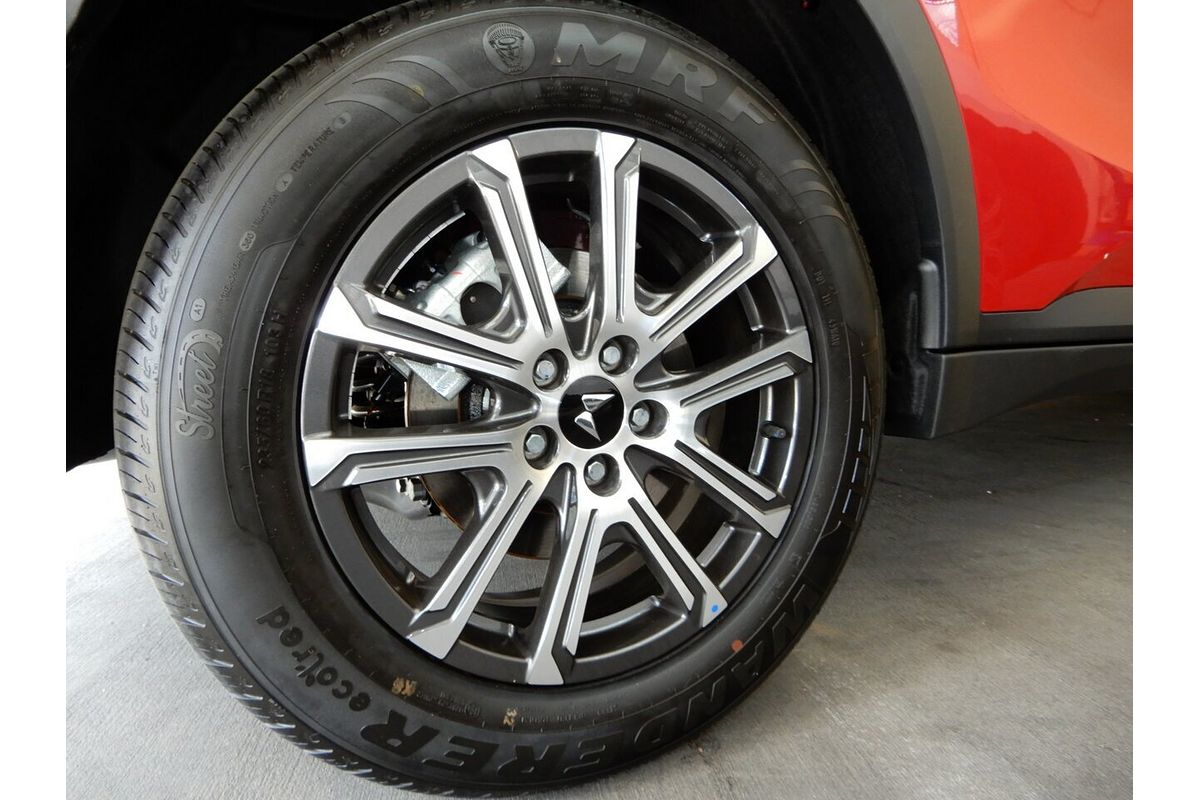 2025 Mahindra XUV700 AX7L