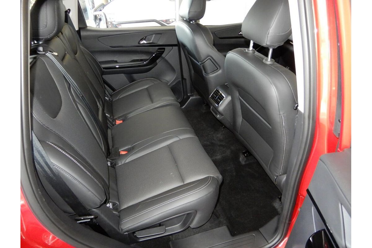 2025 Mahindra XUV700 AX7L