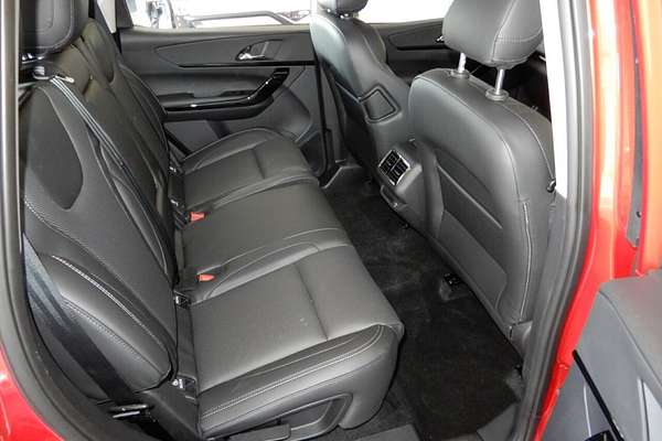 2025 Mahindra XUV700 AX7L