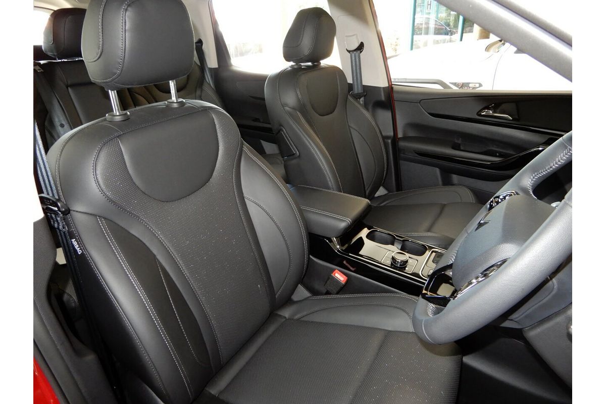 2025 Mahindra XUV700 AX7L