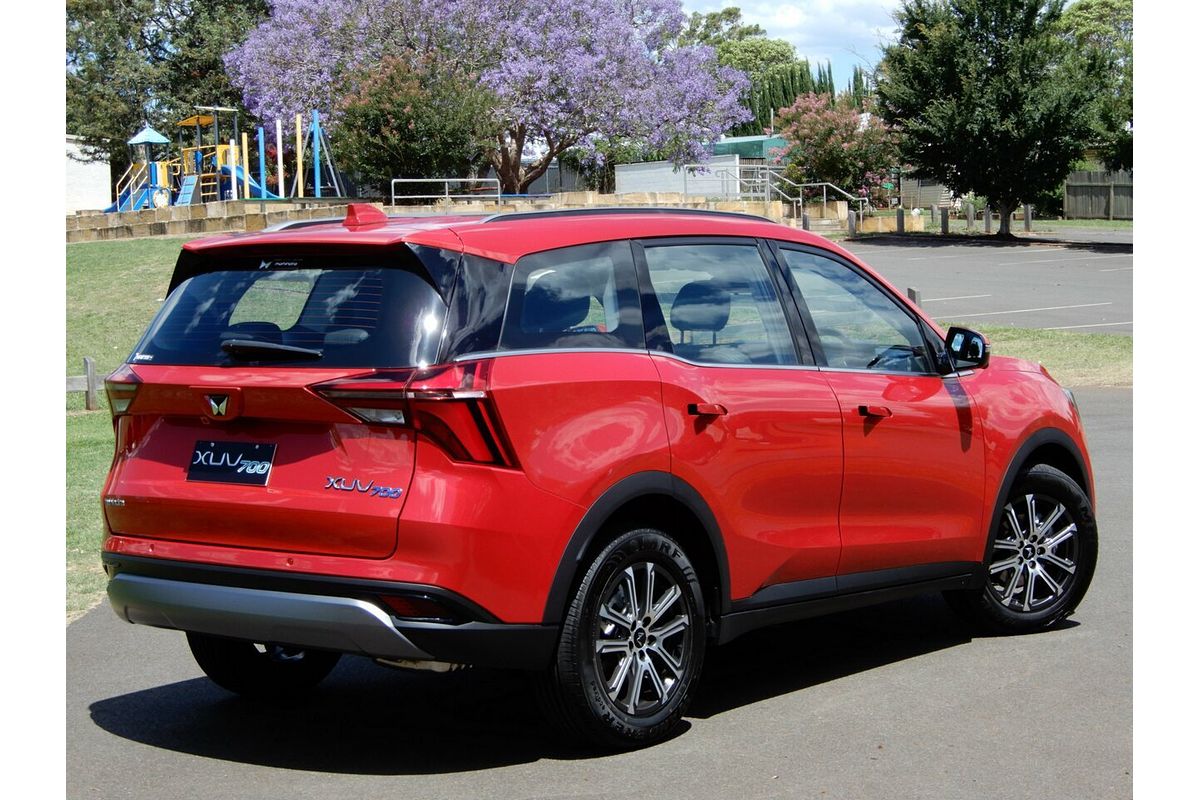 2025 Mahindra XUV700 AX7L