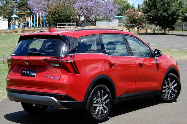 2025 Mahindra XUV700 AX7L