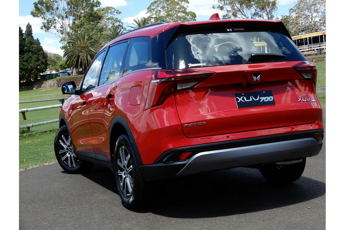2025 Mahindra XUV700 AX7L