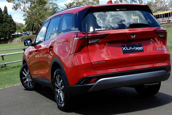 2025 Mahindra XUV700 AX7L