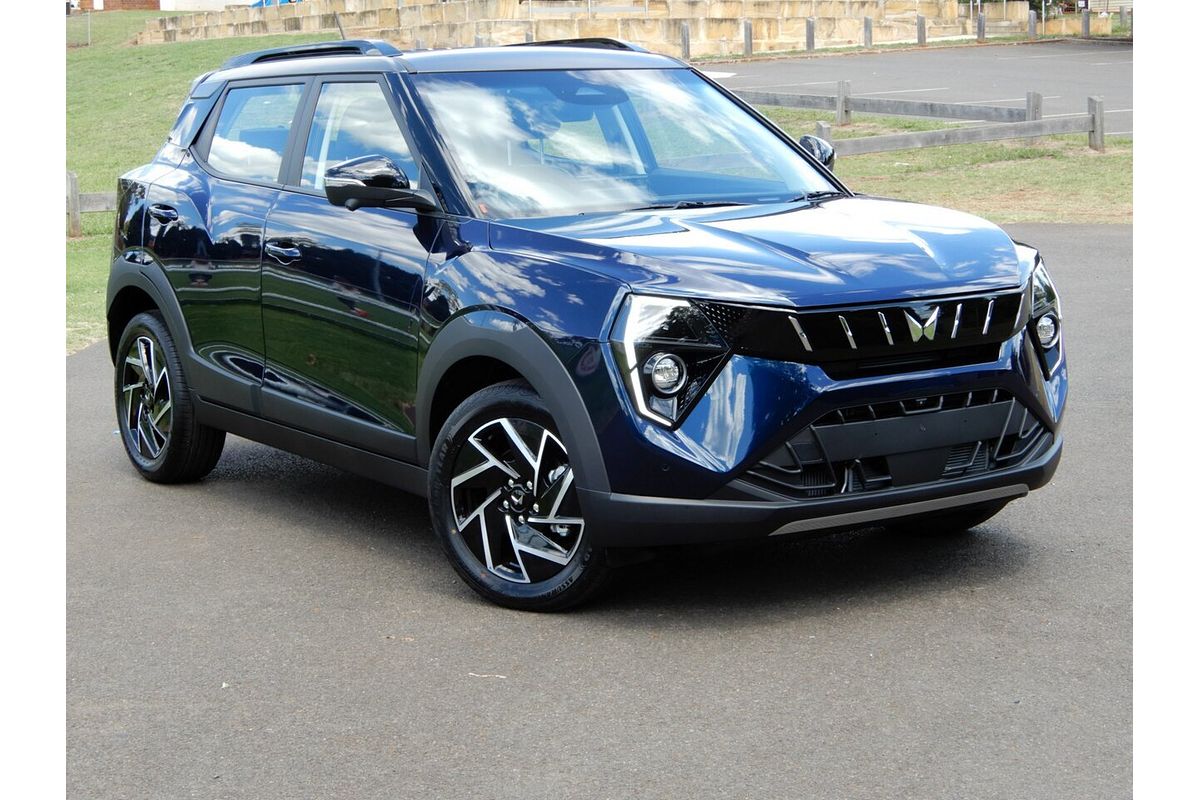 2025 Mahindra XUV 3XO AX7L