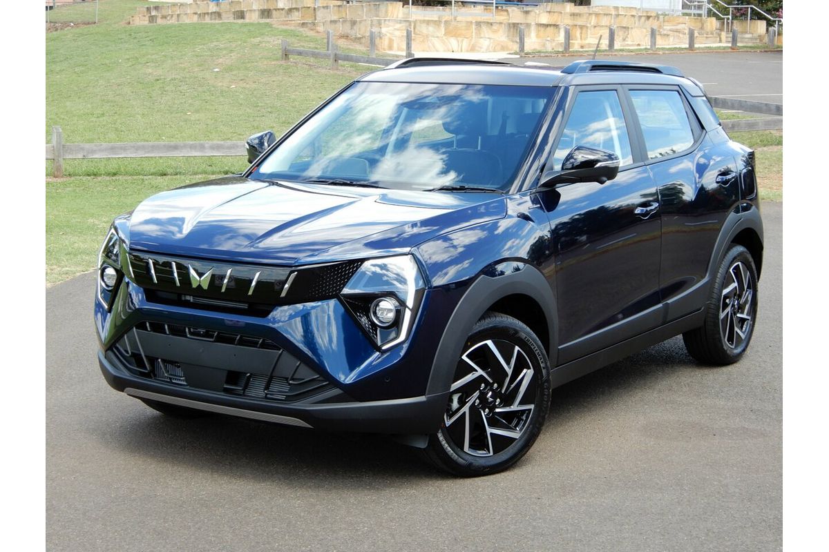 2025 Mahindra XUV 3XO AX7L