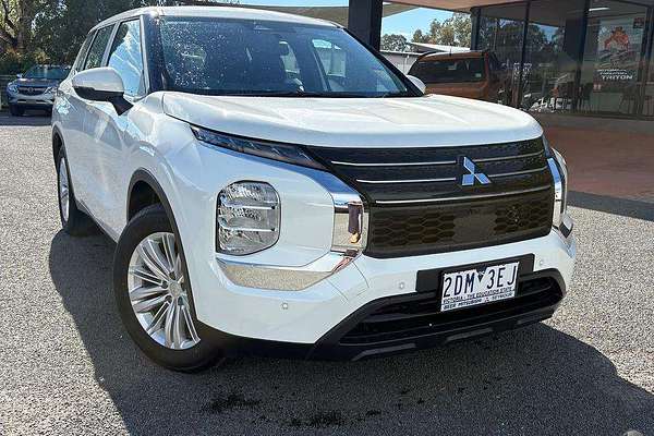 2025 Mitsubishi Outlander ES ZM