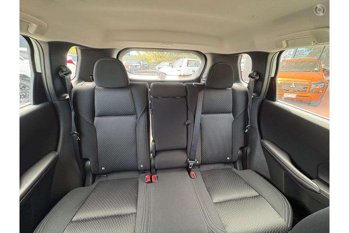 2025 Mitsubishi Outlander ES ZM