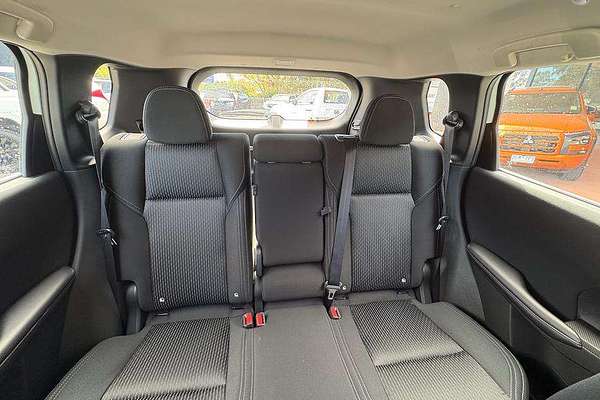 2025 Mitsubishi Outlander ES ZM