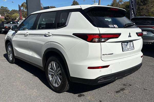 2025 Mitsubishi Outlander ES ZM