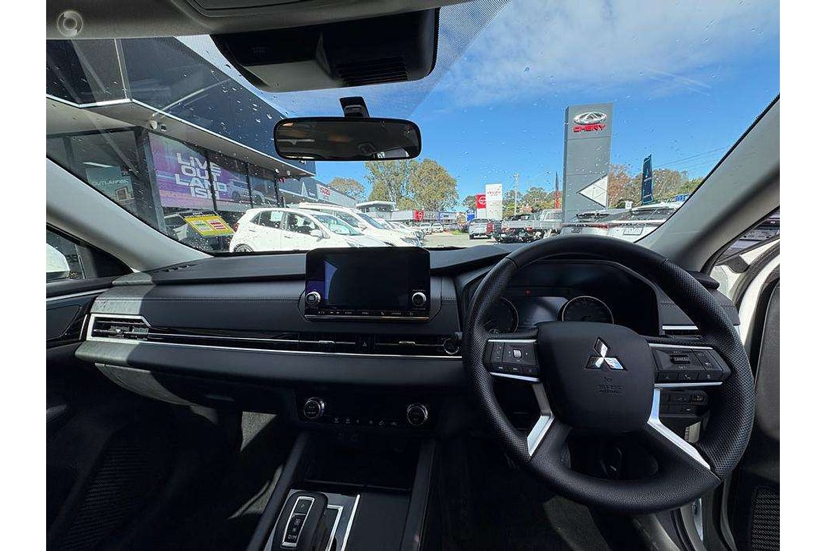 2025 Mitsubishi Outlander ES ZM