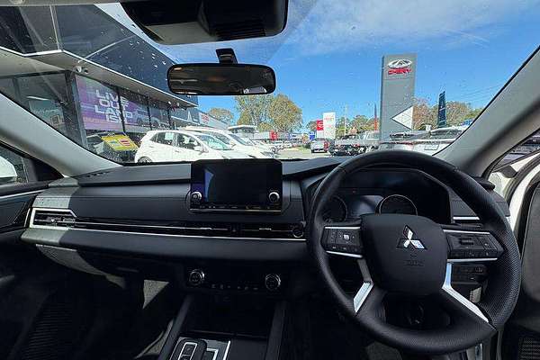 2025 Mitsubishi Outlander ES ZM