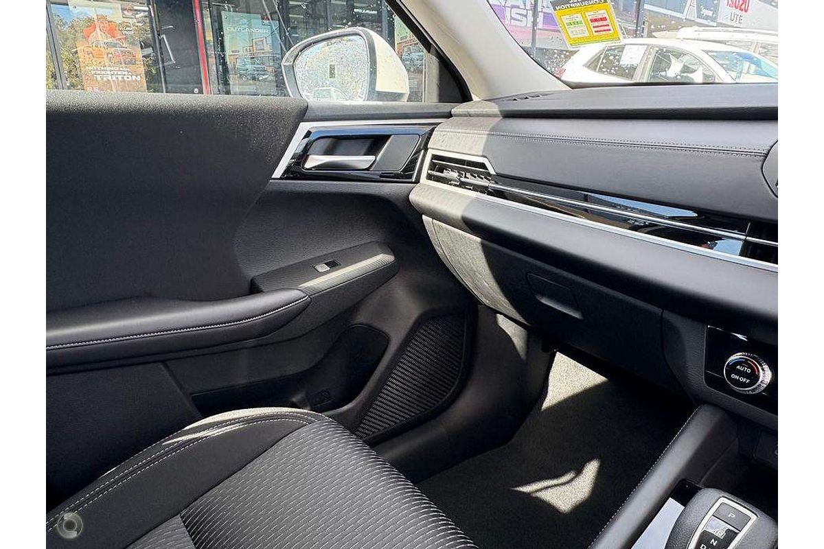 2025 Mitsubishi Outlander ES ZM