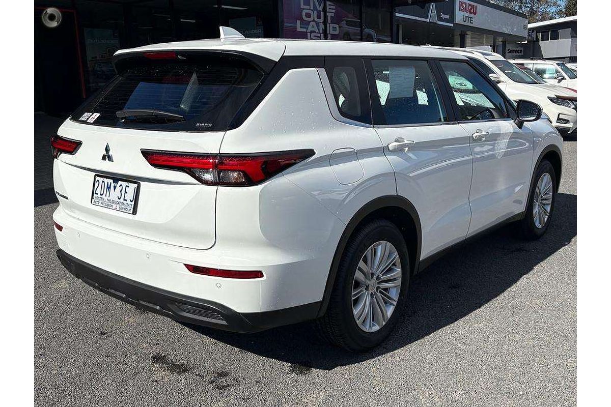 2025 Mitsubishi Outlander ES ZM