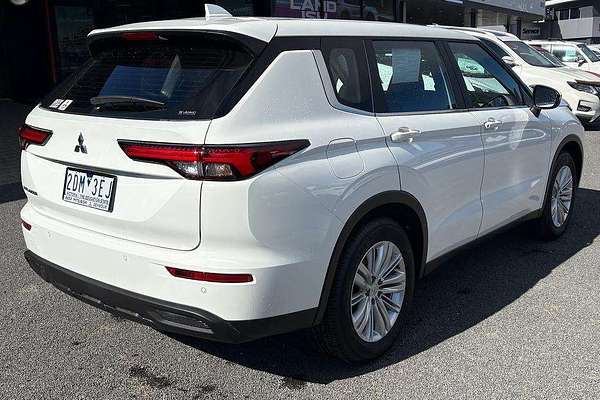 2025 Mitsubishi Outlander ES ZM
