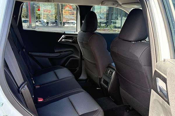 2025 Mitsubishi Outlander ES ZM