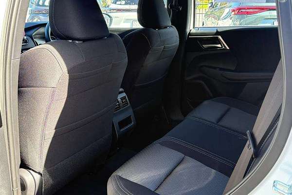 2025 Mitsubishi Outlander ES ZM