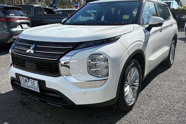 2025 Mitsubishi Outlander ES ZM