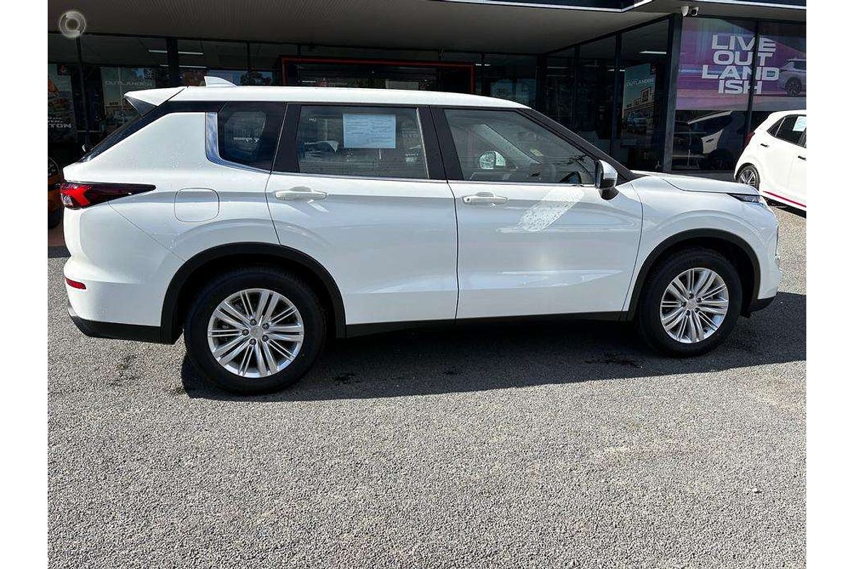 2025 Mitsubishi Outlander ES ZM