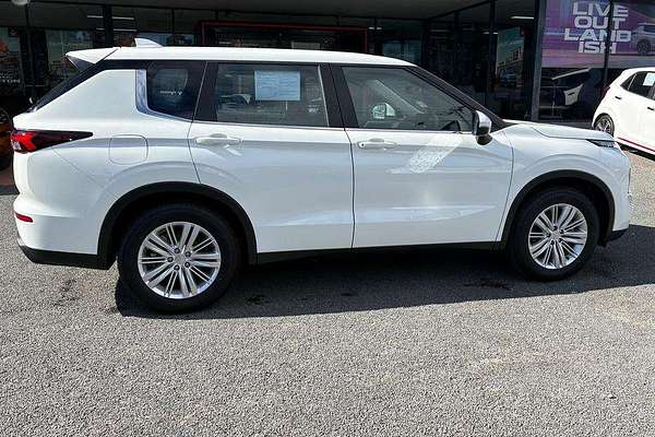 2025 Mitsubishi Outlander ES ZM