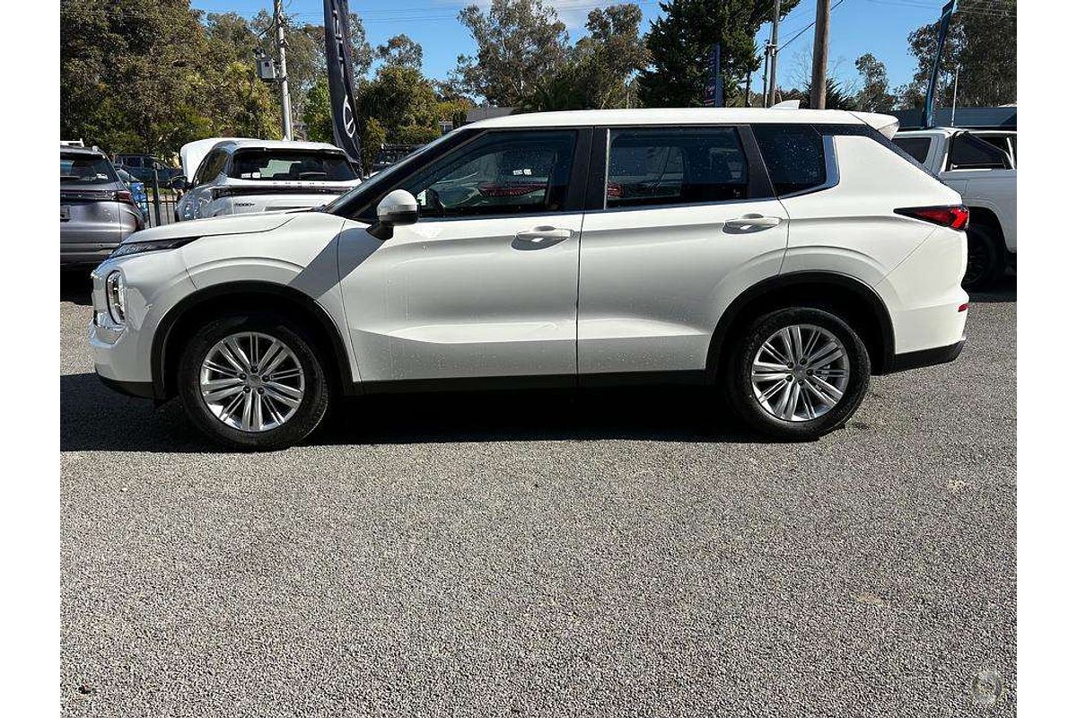 2025 Mitsubishi Outlander ES ZM