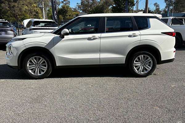 2025 Mitsubishi Outlander ES ZM