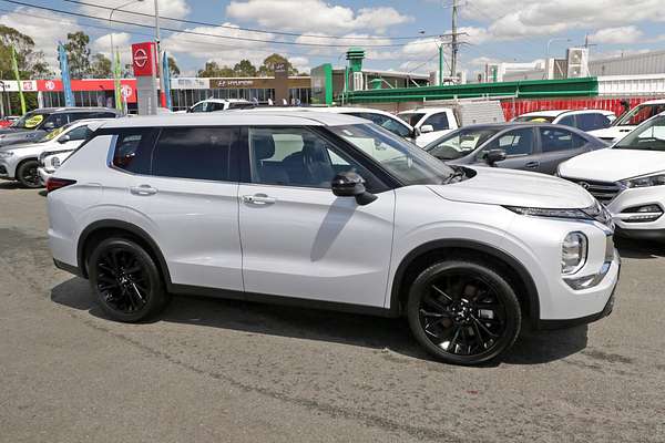 2024 Mitsubishi Outlander LS ZM