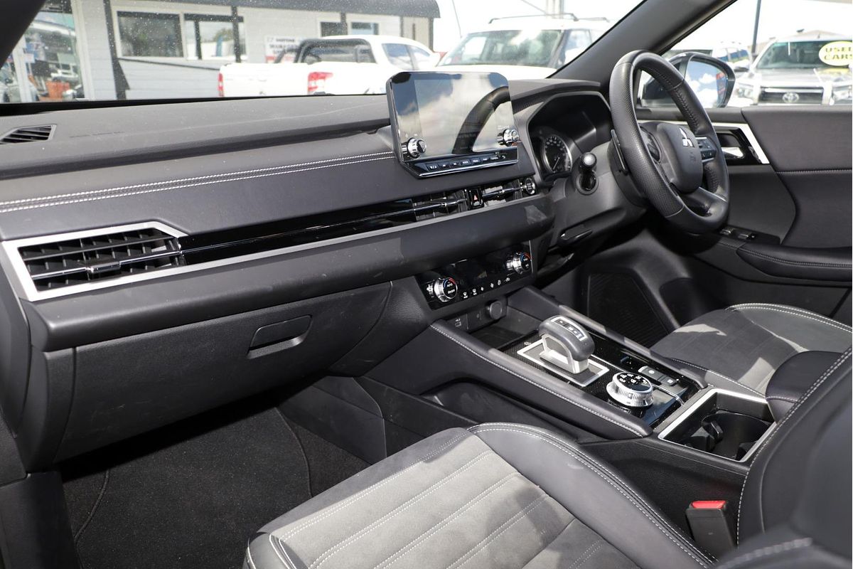 2024 Mitsubishi Outlander LS ZM