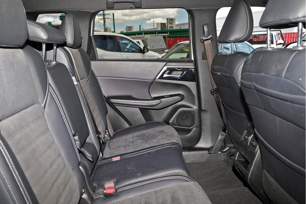 2024 Mitsubishi Outlander LS ZM