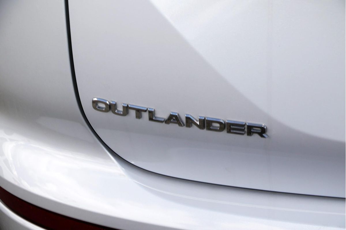 2024 Mitsubishi Outlander LS ZM